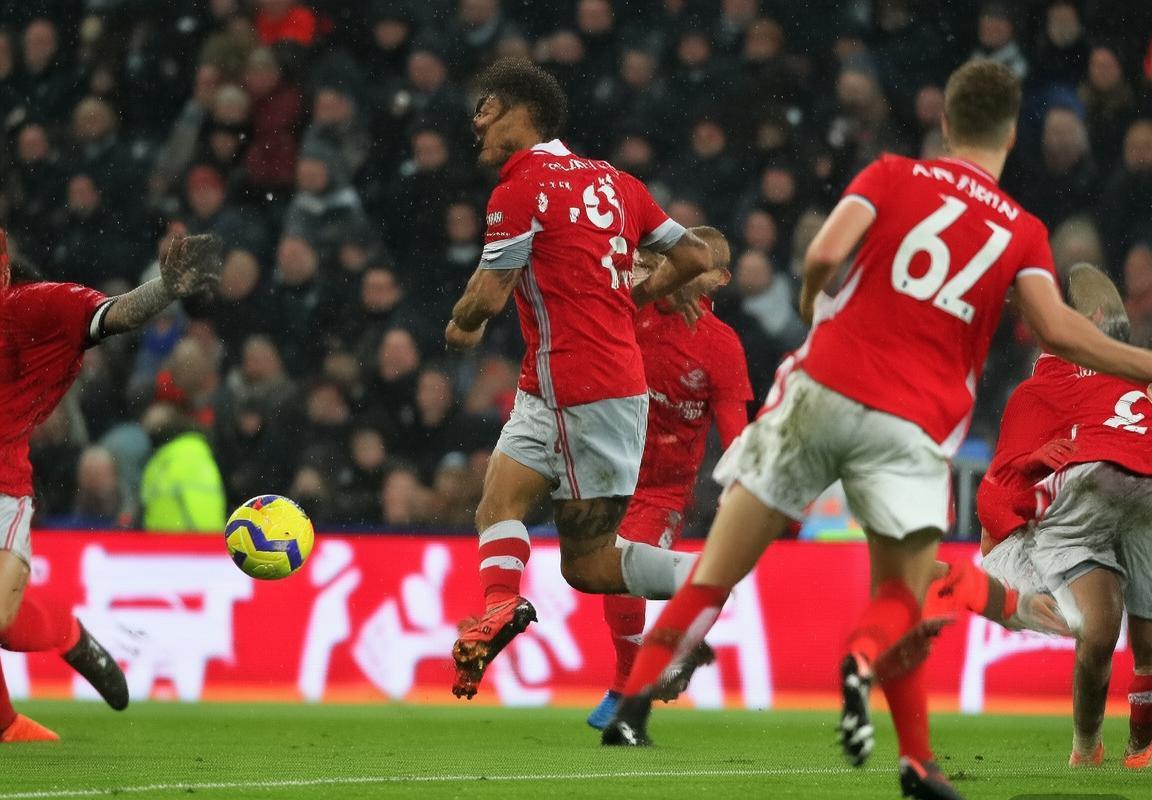 范戴克领衔防线：揭秘争冠之路上巨星如何铸就辉煌